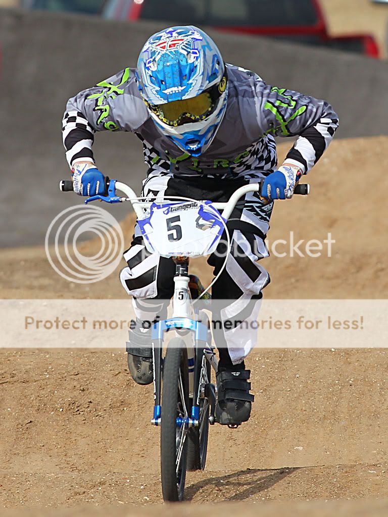 IMAGE: http://i889.photobucket.com/albums/ac91/MARK_9328/Canon%20Forums/1D%20MK%20IV%20First%20Shoot/MWIV0111.jpg