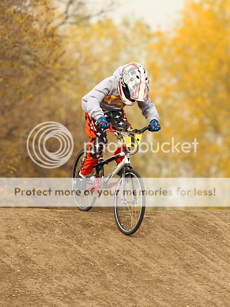 IMAGE: http://i889.photobucket.com/albums/ac91/MARK_9328/Canon%20Forums/1D%20MK%20IV%20First%20Shoot/MWIV0138.jpg