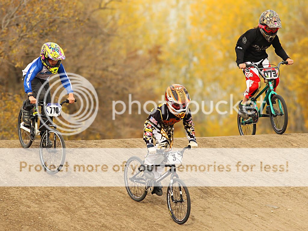 IMAGE: http://i889.photobucket.com/albums/ac91/MARK_9328/Canon%20Forums/1D%20MK%20IV%20First%20Shoot/MWIV0174.jpg