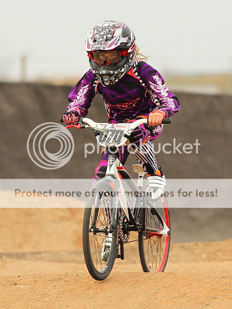 IMAGE: http://i889.photobucket.com/albums/ac91/MARK_9328/Canon%20Forums/1D%20MK%20IV%20First%20Shoot/MWIV0191.jpg