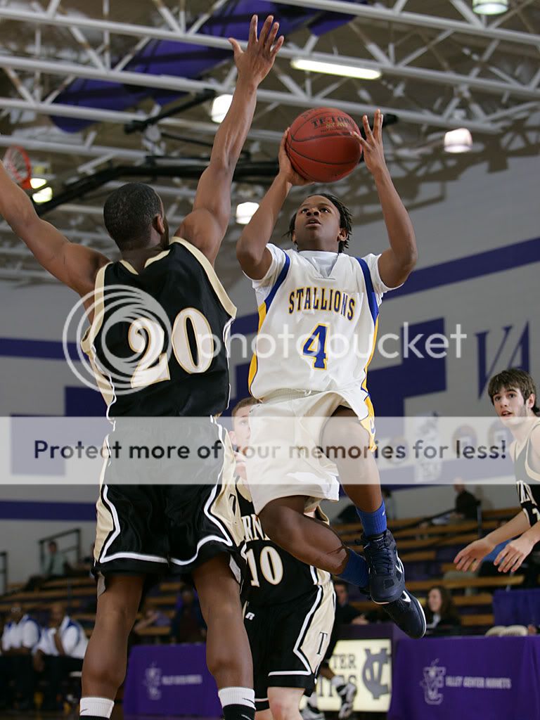 IMAGE: http://i889.photobucket.com/albums/ac91/MARK_9328/Canon%20Forums/2011%20Valley%20Center%20January%20Jam/mw00032340.jpg