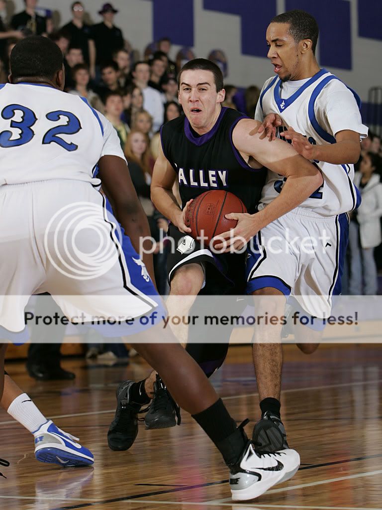 IMAGE: http://i889.photobucket.com/albums/ac91/MARK_9328/Canon%20Forums/2011%20Valley%20Center%20January%20Jam/mw00032641.jpg