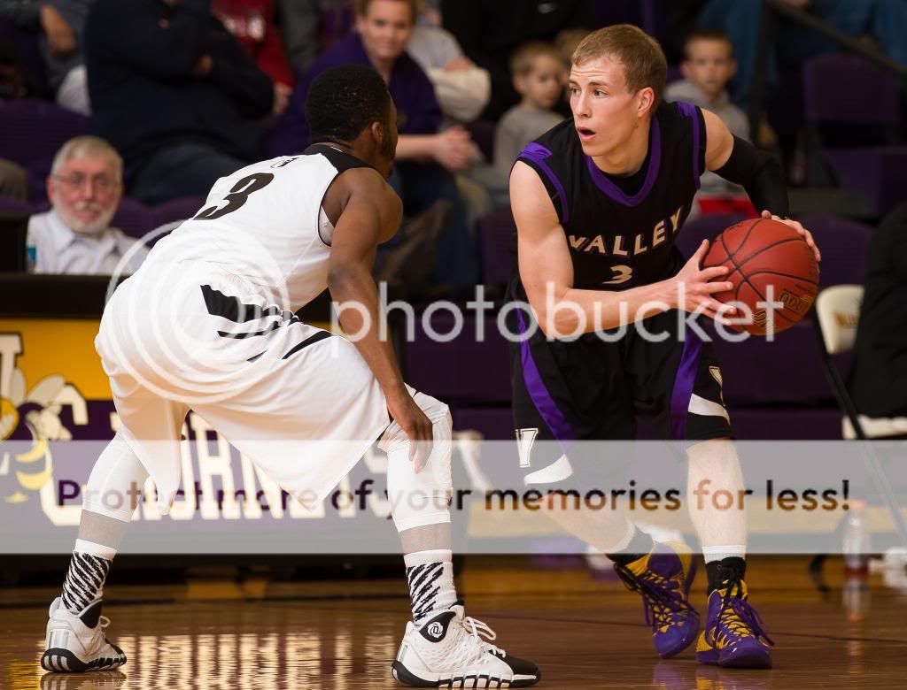 IMAGE: http://i889.photobucket.com/albums/ac91/MARK_9328/Canon%20Forums/2014%20January%20Jam%20The%20Players/MSWX9600_zps1f76a991.jpg