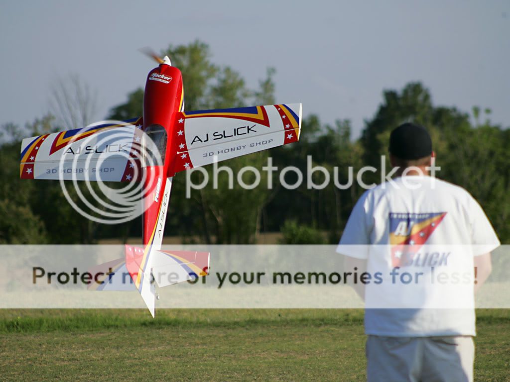 IMAGE: http://i889.photobucket.com/albums/ac91/MARK_9328/Canon%20Forums/RC%20Airplanes/00003412.jpg