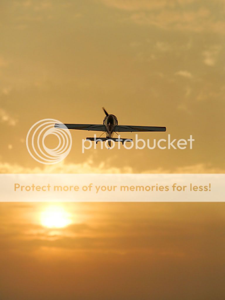 IMAGE: http://i889.photobucket.com/albums/ac91/MARK_9328/Canon%20Forums/RC%20Airplanes/00028996.jpg