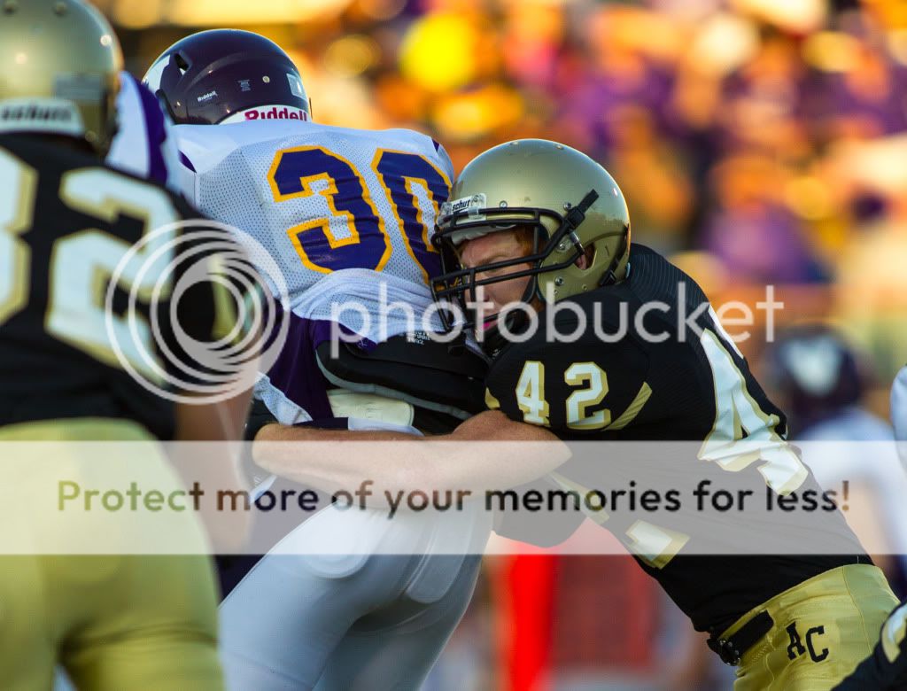 IMAGE: http://i889.photobucket.com/albums/ac91/MARK_9328/Canon%20Forums/VCHS%20Football%20vs%20Andover%20Central/MWIV00149-2.jpg