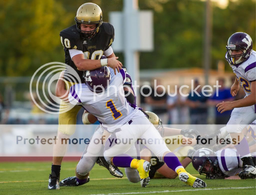 IMAGE: http://i889.photobucket.com/albums/ac91/MARK_9328/Canon%20Forums/VCHS%20Football%20vs%20Andover%20Central/MWIV00289.jpg