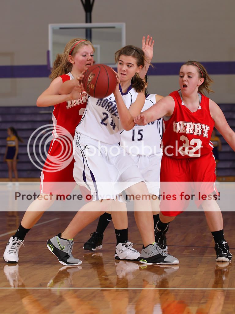IMAGE: http://i889.photobucket.com/albums/ac91/MARK_9328/Canon%20Forums/VCMS%20Girls%20Basketball%20vs%20Derby%20Red/MWIV0937.jpg