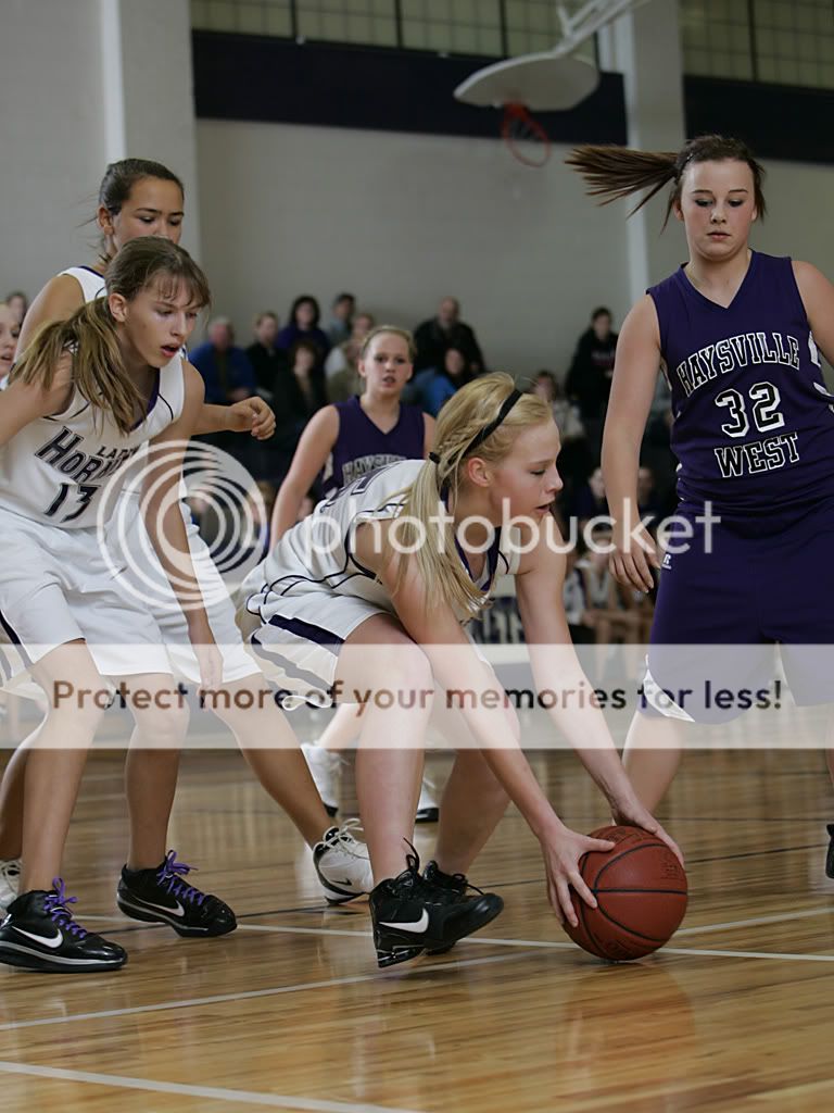 IMAGE: http://i889.photobucket.com/albums/ac91/MARK_9328/Canon%20Forums/VCMS%20Girls%20Basketball/VCMS%20Girls%2012_16_10/mw00032028.jpg