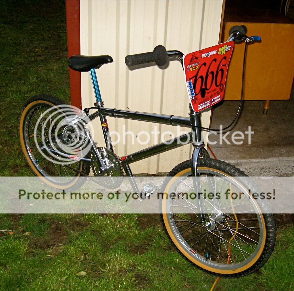 http://i889.photobucket.com/albums/ac94/mrspeccles/my%20bike%20pics%20for%20jo/IMG_7468-1.jpg
