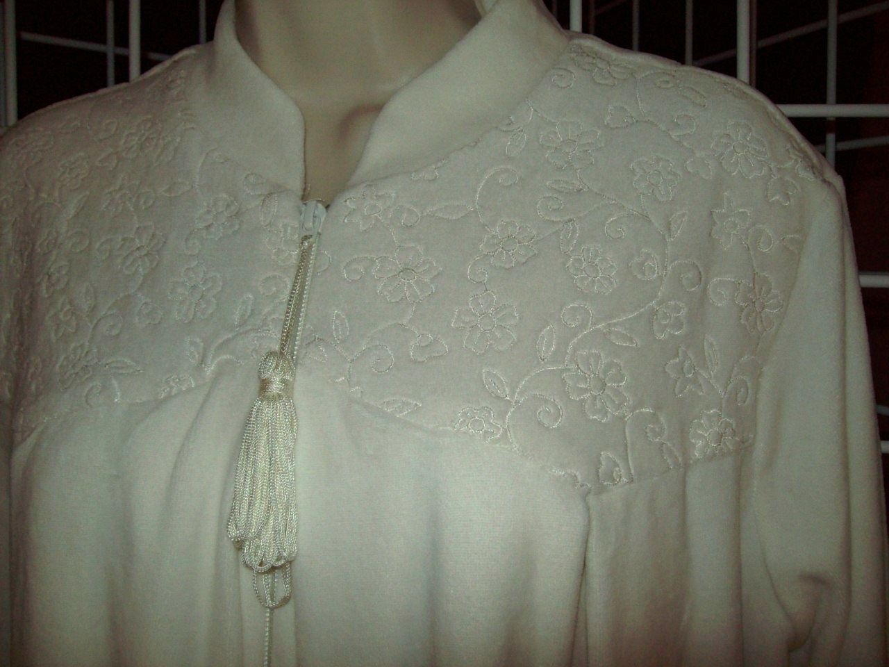 NWT LONG ZIP FRONT VELOUR ROBE POCKETS WINTER WHITE PETITES M PM